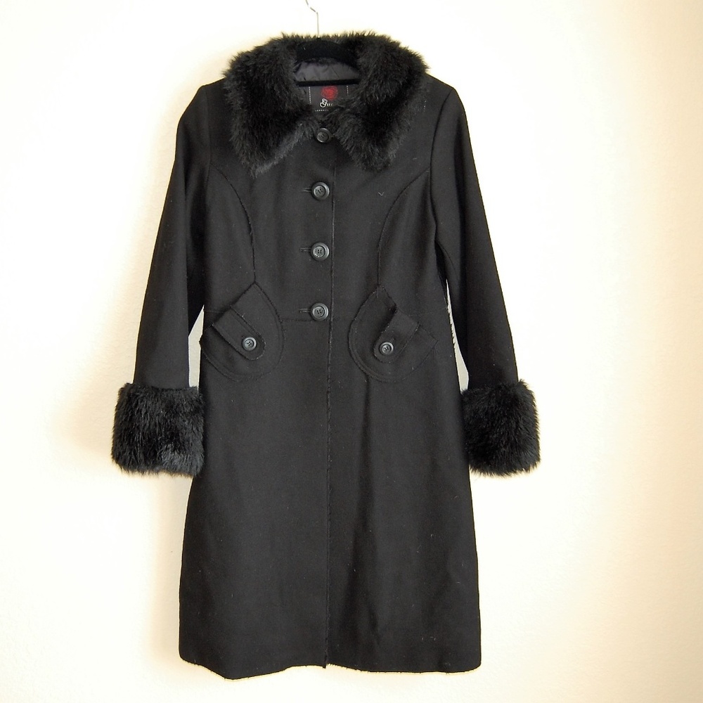 Beautiful Guess coat with faux fur accents